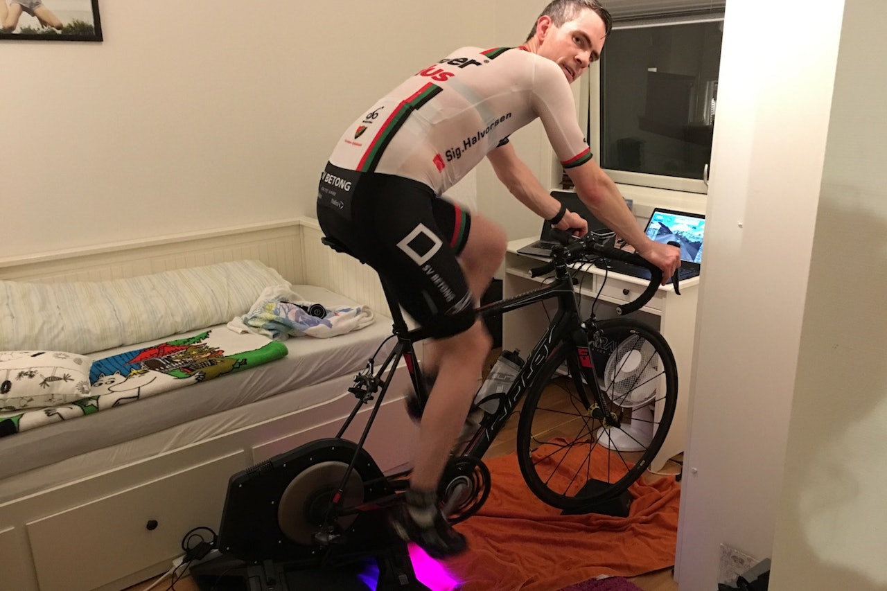 Selv i Sandnes må det rulles innendørs på vinterstid. Da er 3x20 minutter terskel en av Per Arvid Gimres favoritter. Foto: Cathrine Rasmussen Hagen Selv i Sandnes må det rulles innendørs på vinterstid. Da er 3x20 minutter terskel en av Per Arvid Gimres favoritter. Foto: Cathrine Rasmussen Hagen