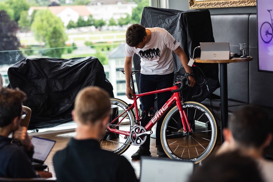 OPPHAVET: BMCs produktsjef Marc Otten og sykkelen GranFondo. HD Pictures © BMC / Jérémie Reuiller