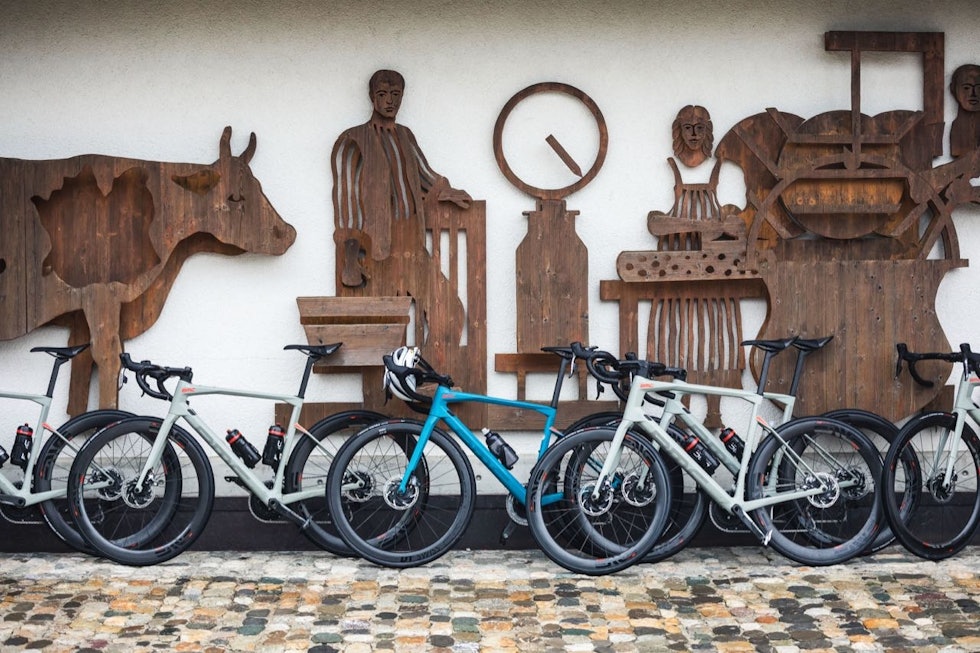 IKKE DIN FARS KOMFORTSYKKEL: BMC Roadmachine ser kvikk og rask ut, men byr også på komfort og trygghet. HD Pictures © BMC / Jérémie Reuiller IKKE DIN FARS KOMFORTSYKKEL: BMC Roadmachine ser kvikk og rask ut, men byr også på komfort og trygghet. HD Pictures © BMC / Jérémie Reuiller