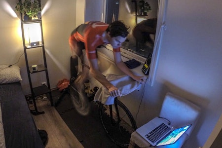 MÅLRETTET: Jon Andreas Klokkehaug bygger grunnlaget for utesesongen inne på rulla. Foto: Privat MÅLRETTET: Jon Andreas Klokkehaug bygger grunnlaget for utesesongen inne på rulla. Foto: Privat