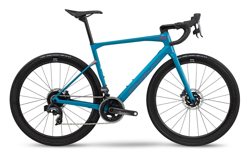 TREERN: 01 Three kommer med nye tolvdelte SRAM Force eTap AXS og DT Swiss karbonhjul. TREERN: 01 Three kommer med nye tolvdelte SRAM Force eTap AXS og DT Swiss karbonhjul.