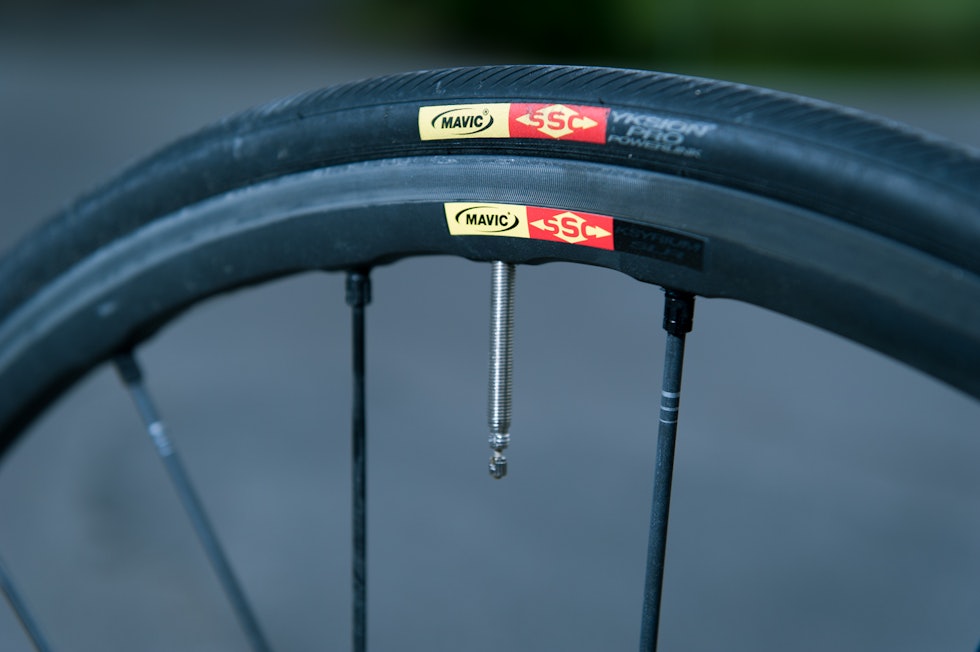 SJEKK BREMSEBANEN: Er den utslitt MÅ du skaffe deg nye hjul. FRANSK: Canyon har valgt franske Mavic som leverandør av dekk og hjul.