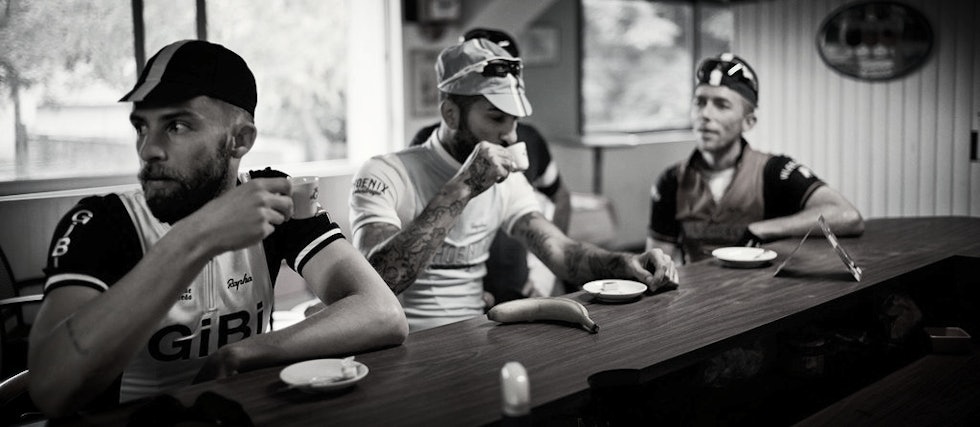HUR KUL SOM HELST: Rapha dro kaffe-og-sykling-greia betydelig lengre enn alle andre. Foto: Rapha.cc rapha-kaffe-sykling