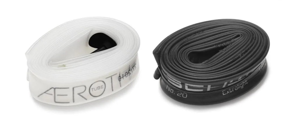 MINDRE: Aerothan-slangene tar mindre plass enn selv de letteste slangene til Schwalbe. schwalbe aerothan