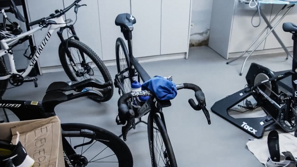 STØRRE KNAPPER? Girknappene på Evenepoels sykkel ser større ut enn de tradisjonelt har vært. shimano dura ace
