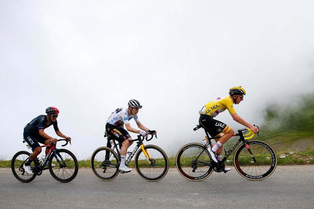 TRIO: Tadej Pogacar tauer på Jonas Vingegaard og Richard Carapaz opp Col du Portet. Foto: Cor Vos tour de france, tadej pogacar, jonas vingegaard, richard carapaz