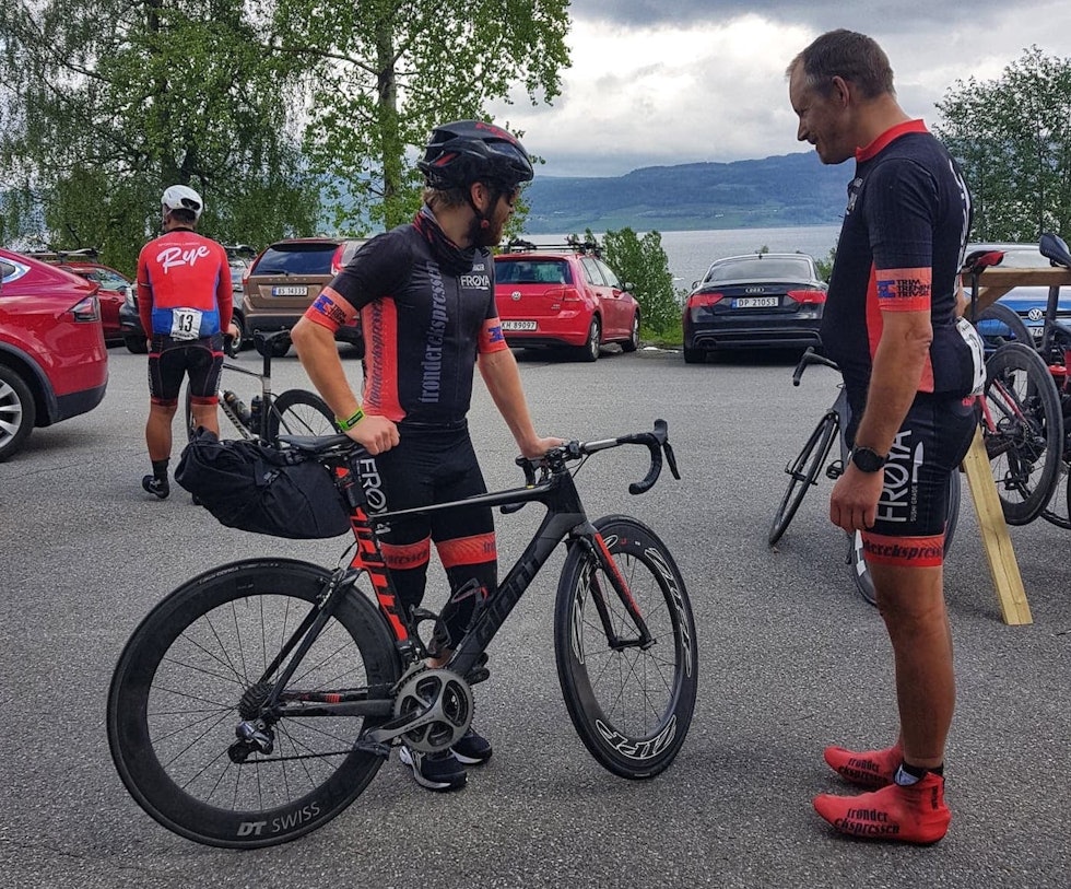 TUNGT: Trønderekspressen mistet nesten halvparten av troppen på Mjøsa Rundt. Foto: Jon Andreas Klokkehaug TUNGT: Trønderekspressen mistet nesten halvparten av troppen på Mjøsa Rundt. Foto: Jon Andreas Klokkehaug