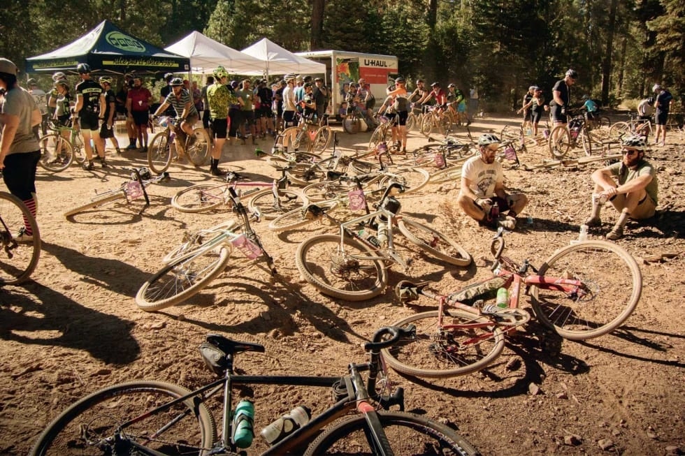 AVSLAPPA: Grussykling i dag har ikke akkurat konkurransepreg. Får vi et verdensmesterskap i gravel endrer det seg trolig fort. Foto: Henrik Alpers. grinduro grus gravel