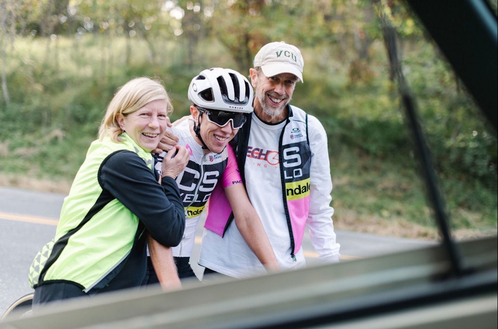 UTKJØRT: Gardner etter rekordforsøket, der både støtteapparat og tilskere var begrenset på grunn av korona. sean gardner verdensrekord everesting