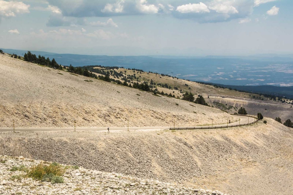 DALFØRE: Fra toppen på Mont Ventoux åpner det seg et imponerende panoramautsikt. Er været godt, kan en se både Middelhavet og Alpene. DALFØRE: Fra toppen på Mont Ventoux åpner det seg et imponerende panoramautsikt. Er været godt, kan en se både Middelhavet og Alpene.