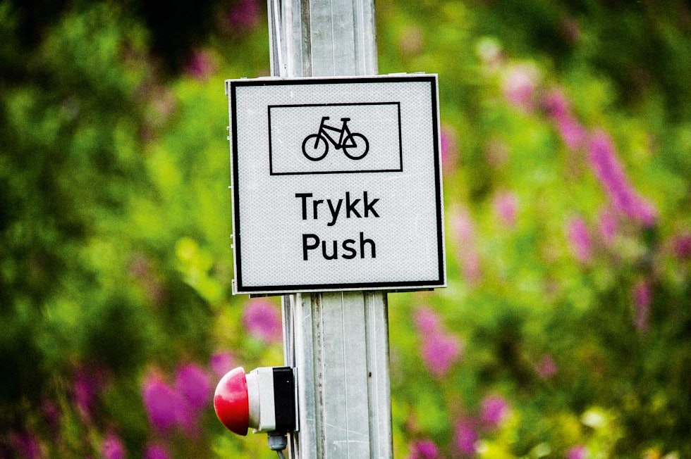 ATOMKNAPP: Du sprenger neppe Russland av å trykke her, men bilene bak vet hvertfall at du befinner deg i tunnelen. ATOMKNAPP: Du sprenger neppe Russland av å trykke her, men bilene bak vet hvertfall at du befinner deg i tunnelen.