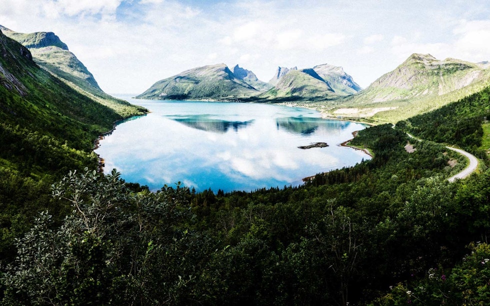VIDSYN: På toppen av klatringen fra Bergsfjorden til Skalandstunnelen finner du et utkikkspunkt. VIDSYN: På toppen av klatringen fra Bergsfjorden til Skalandstunnelen finner du et utkikkspunkt.