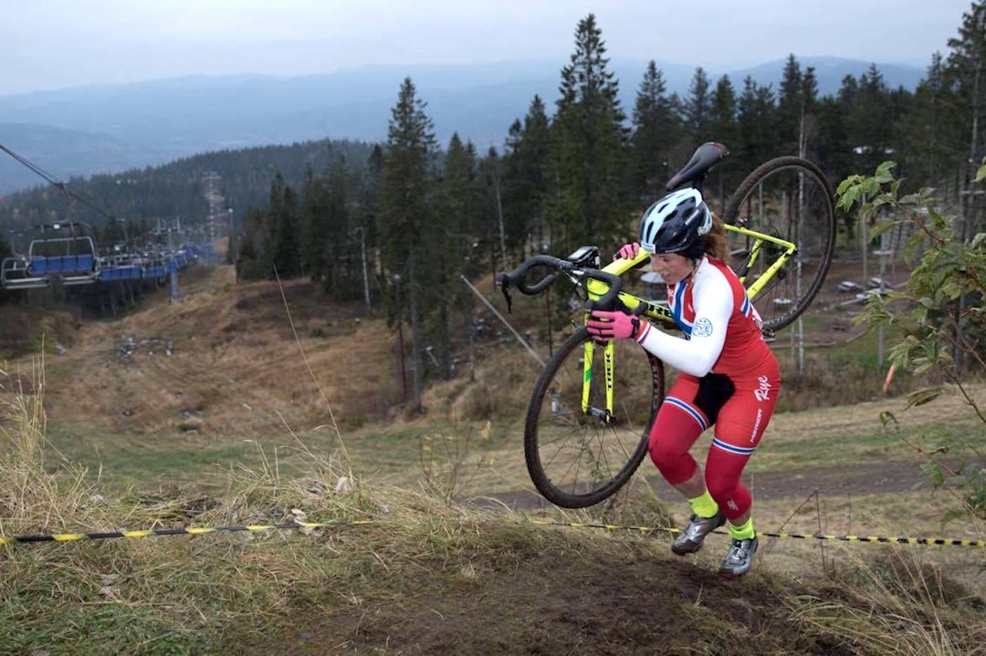 MESTERLIG: Elisabeth Sveum kjempet seg fra siste plass til seier med over en rundes margin. Foto: Bengt Ove Sannes Elisabeth Sveum - Tryvannskross 2016 - Bengt Ove Sannes 1400x933