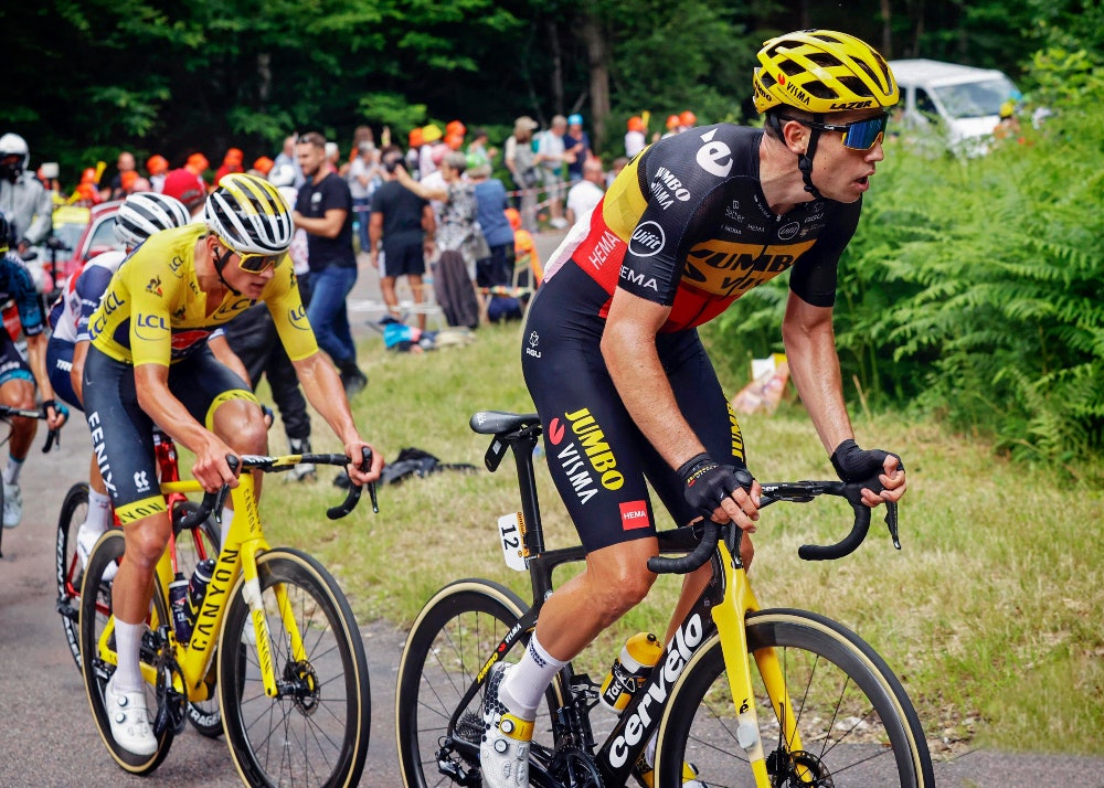 FORSVARTE SEG: Van Aert var på offensiven, men Van der Poel markerte. Foto: Cor Vos mathieu van der poel, wout van aert, tour de france