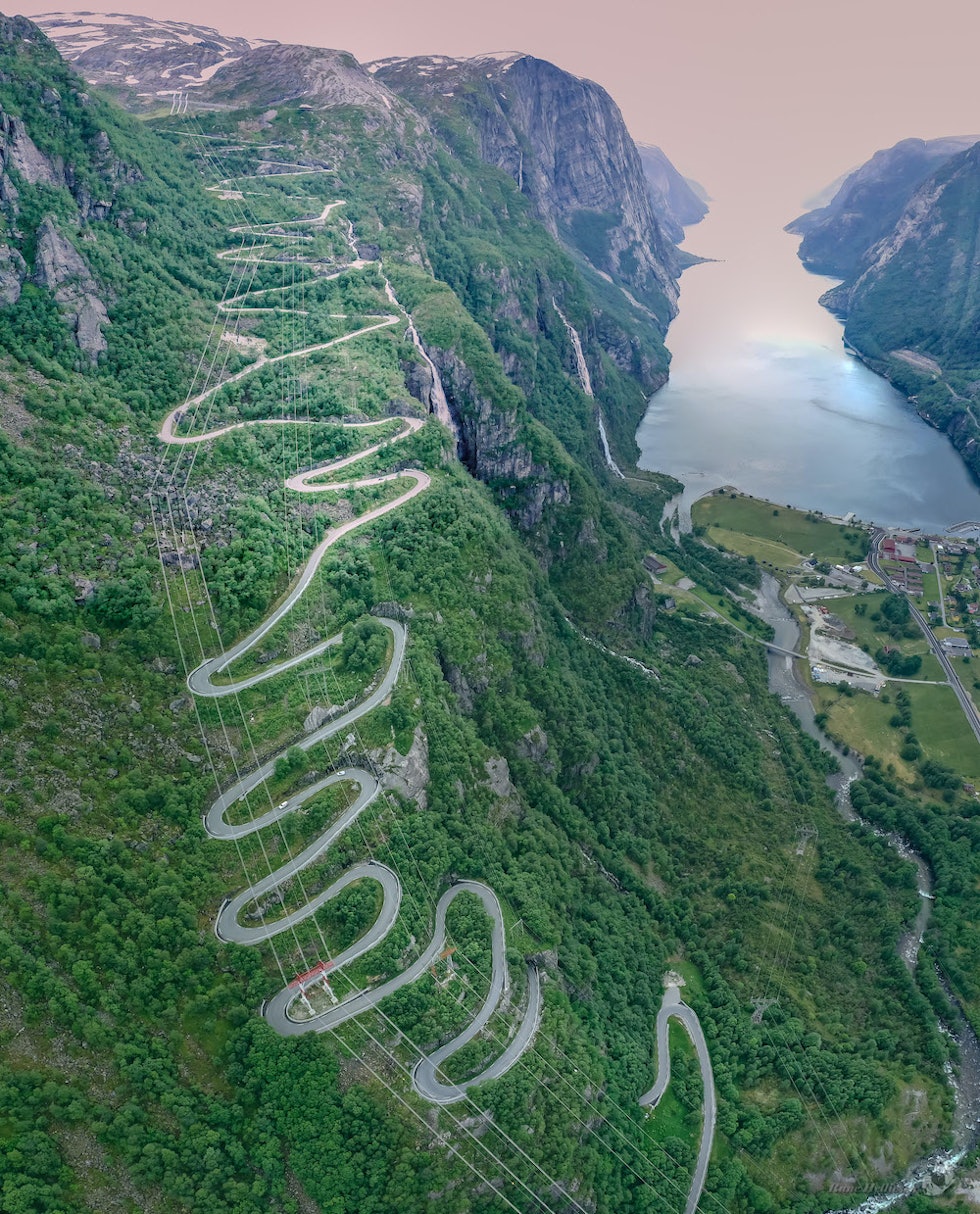 BRUTAL: Klatringen opp Lysebotn har 27 hårnålsvinger og 10 prosent gjennomsnittlig stigning fordelt på 8.7km. Foto: Rune Helliesen Lysebotn