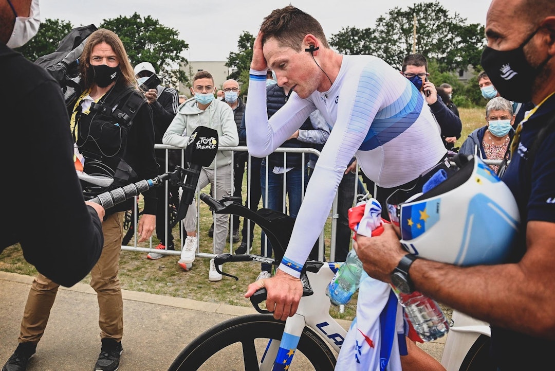 SKUFFET: Stefan Küng var svært skuffet etter å ha blitt nummer to på dagens tempo. Foto: Cor Vos. tempo-tour-de-france-1