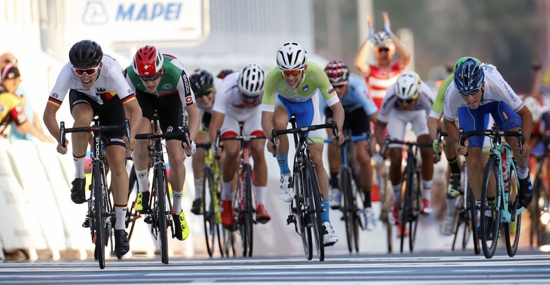 Sprint finish for second at Jr road race 2016 Doha - Niklas Märkl - Reto Muller - Sedrik Ullebø - Cor Vos 1400x725