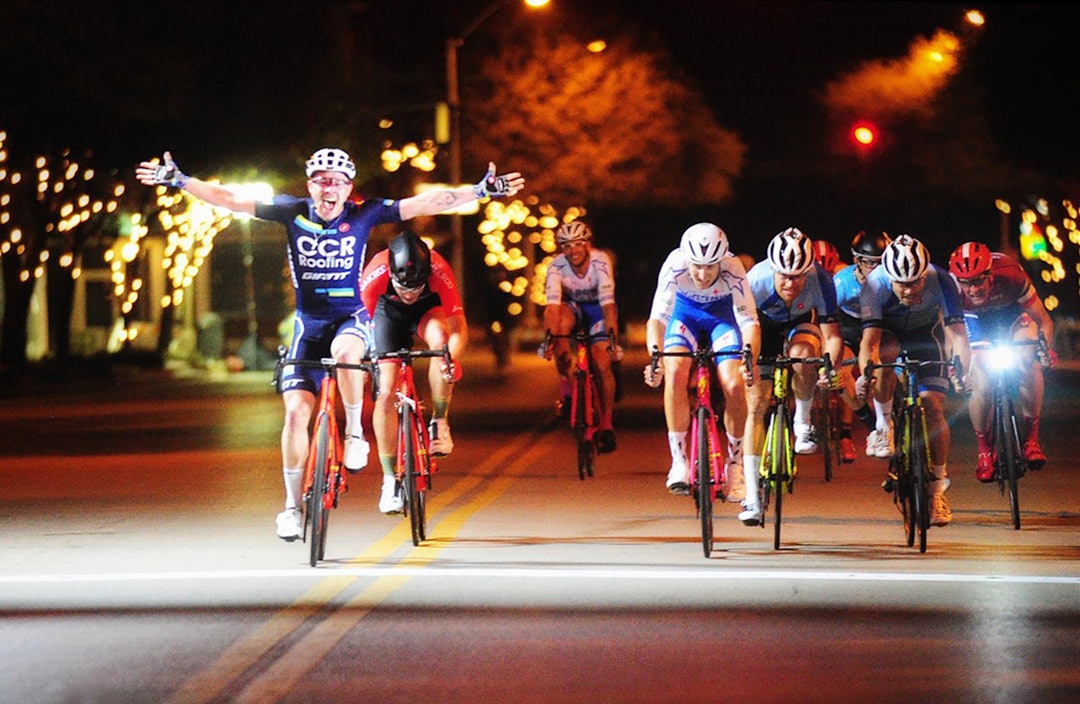 HELT OM NATTEN: Ivrige deltakere under Corsicana Night Crits. Foto: Jonas Orset HELT OM NATTEN: Ivrige deltakere under Corsicana Night Crits. Foto: Jonas Orset