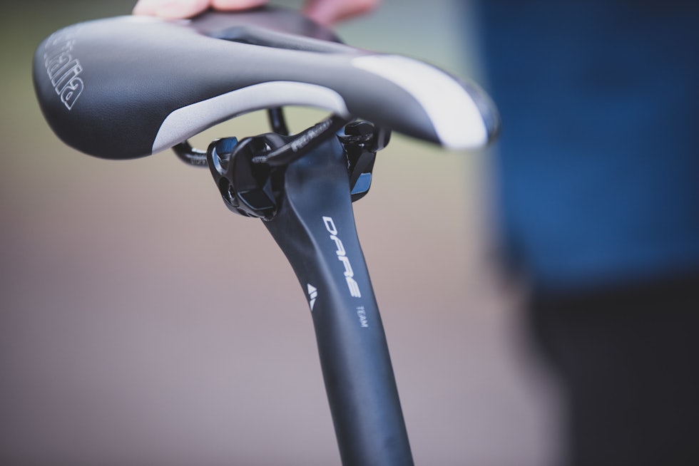 MEH: Setepinnen på sykkelen gjør lite ut av seg. Men stramming av setet og vinkeljustering har en patent vi har lite til overs for. Dare Bikes GFX