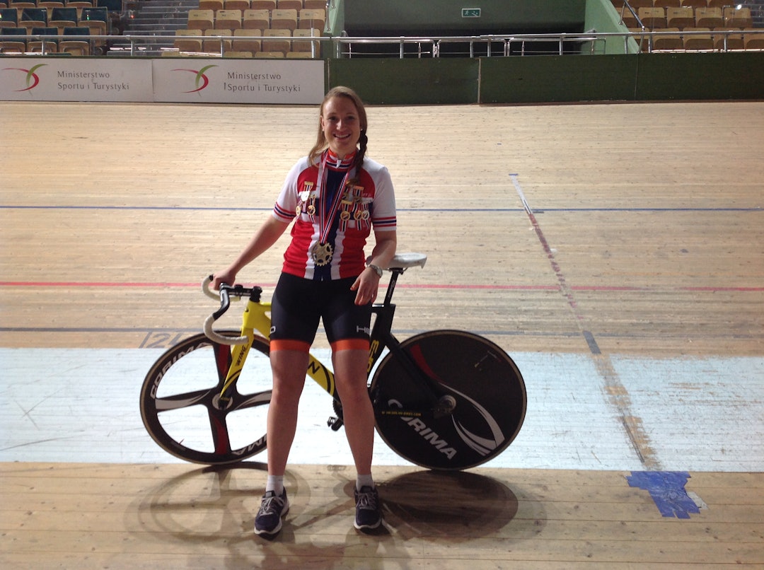 GULLJENTE: Anita Yvonne Stenberg fikk med seg ni medaljer i baggasjen, hvorav 8 gull! Foto: Privat.