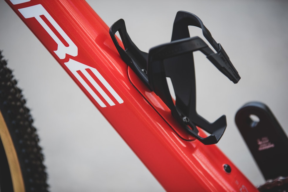 UNDER OVERFLATEN: Batteriet til di2-gruppen er gjemt under flaskeholderen. Dare Bikes GFX