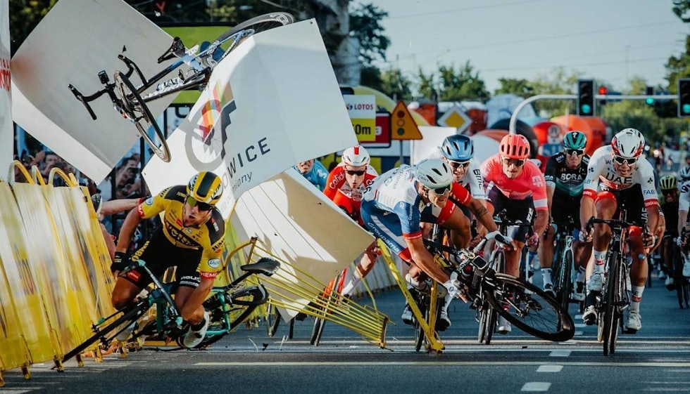 HVA ER VITSEN? Oppløpet der Fabio Jakobsen nesten ble drept er nå forbudt. Men hva spiller det for rolle, når Tour de France serverer et enda farligere oppløp under et år senere? Foto: Cor Vos. polen-rundt