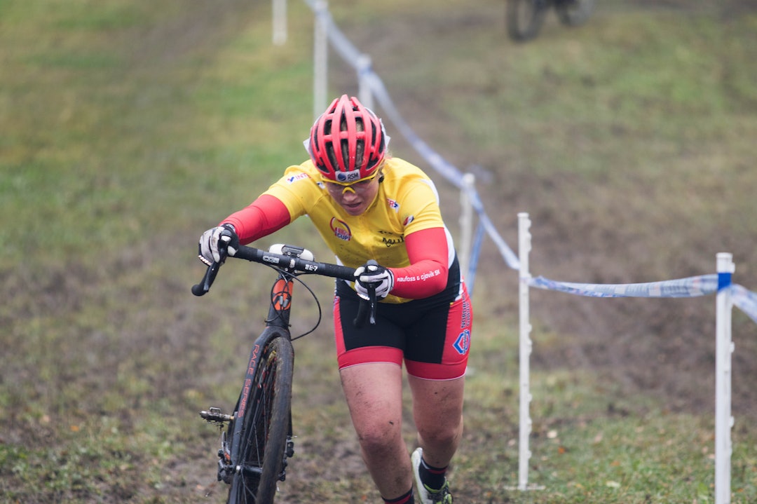 Elisabeth Sveum fikk det tøft i den sleipe løypa i Tønsberg. Nå vil hun ha revansj i morgen. Foto: Bengt Ove Sannes Elisabeth Sveum - Bengt Ove Sinnes 1400x933