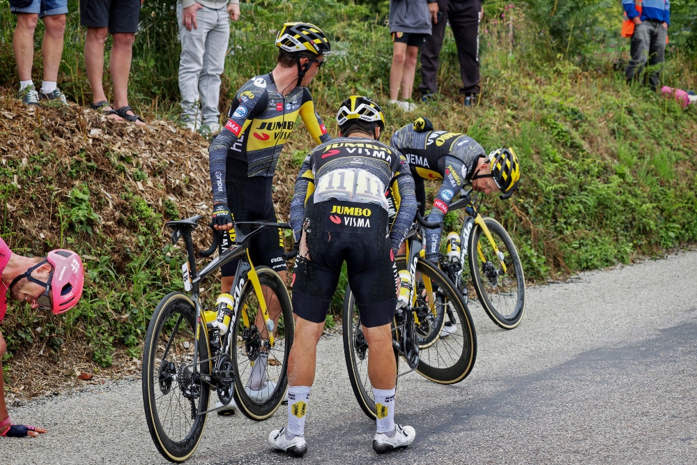 I TRØBBEL: Primoz Roglic gikk i aslfaten og tapte tid på den tredje etappen. Foto: Cor Vos primoz roglic tour de france