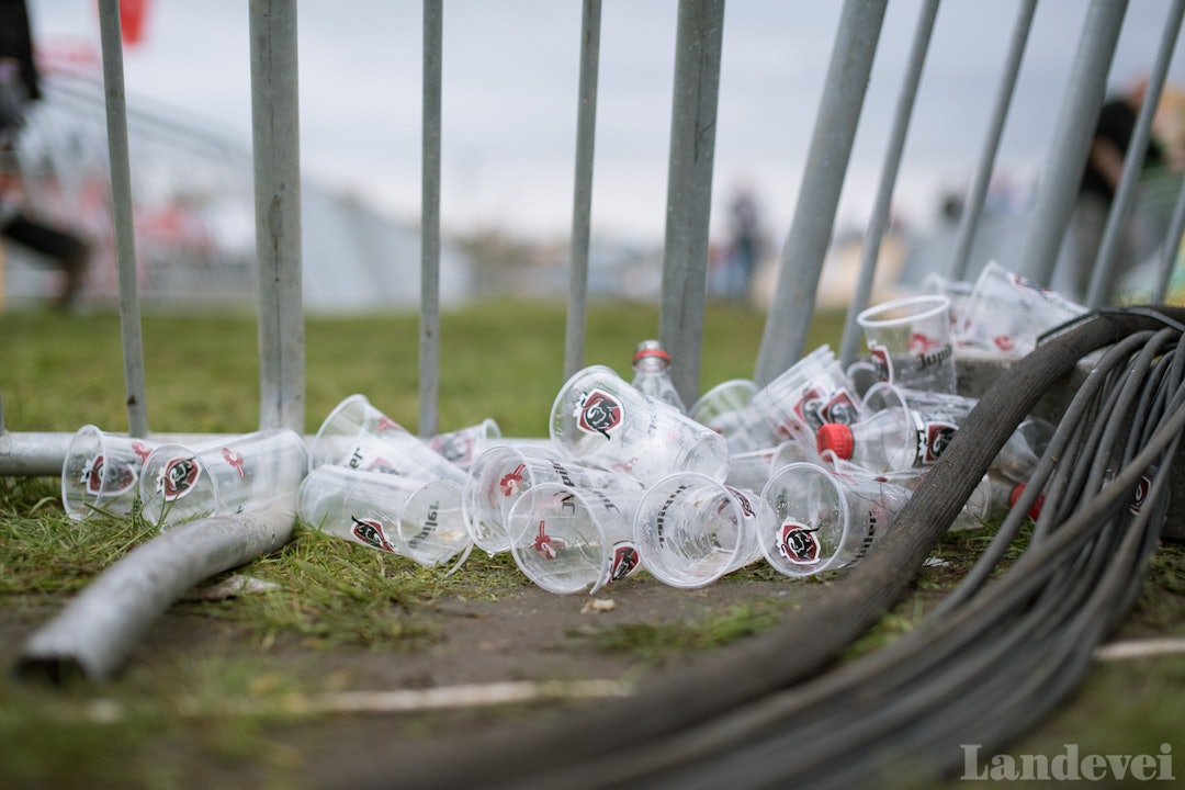 GAME OVER: Festen er over, det er ikke mer øl igjen.