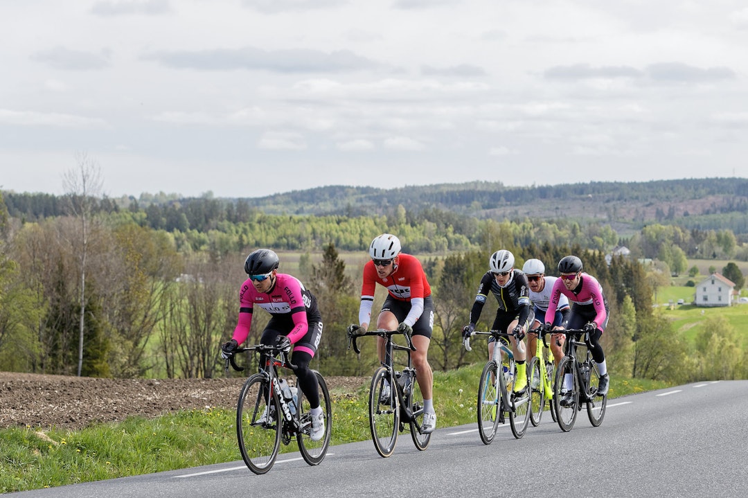 BRUDD: Andreas Holmen Minge (i svart) satt lenge i brudd med Sten Marius Holmen (foran), Jørgen Vestheim, Johan Noraker Nossen og Erik Cleve-Hansen. Foto: Ola Morken BRUDD: Andreas Holmen Minge (i svart) satt lenge i brudd med Sten Marius Holmen (foran), Jørgen Vestheim, Johan Noraker Nossen og Erik Cleve-Hansen. Foto: Ola Morken