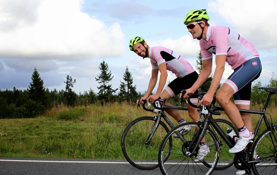 2. KONTRASTRIK: Holmenkollen Cykleklubb vil også i 2015 sykle med grelle hjelmer. Foto: Martin Hoff. 2. KONTRASTRIK: Holmenkollen Cykleklubb vil også i 2015 sykle med grelle hjelmer. Foto: Martin Hoff.