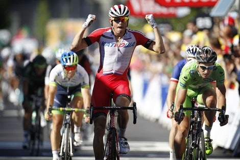 ETTERLENGTET SEIER: Alexander Kristoff fikset jubel hos norske sykkelfans sultefôret på Tour-suksess. Foto: Cor Vos. CORVOS_00023515-044