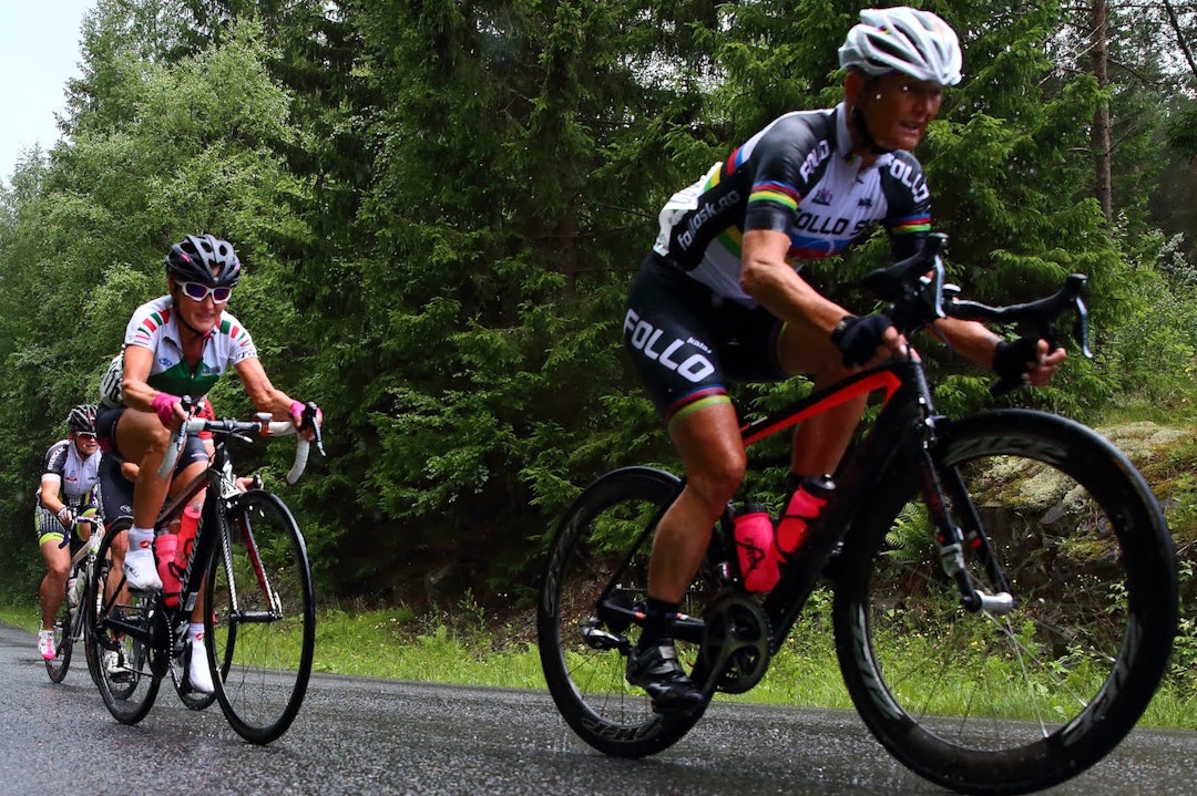 MASTER-NM på Nesodden var en fuktig opplevelse, men Sissel Vien kjørte inn til seier i K55-59. Foto: Ola Morken Sissel Vien NM master 2016 - Ola Morken 1400x933