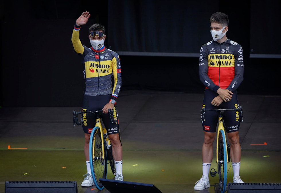 NØKKELHJELPER: Wout van Aert (til høyre) blir viktig for Roglic. Her på lagpresentasjonen torsdag kveld. Foto: Cor Vos primoz roglic favoritter tour de france(1)