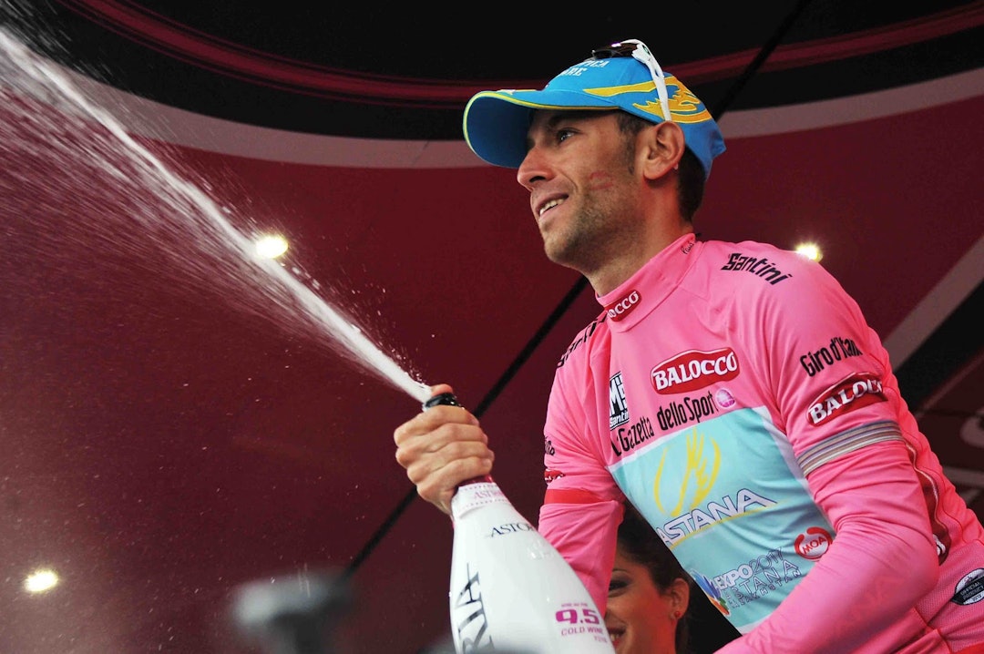 VAKKERT: Om du av en eller annen syk årsak ikke skulle vite at ledertrøyen i Giroen er rosa, slik ser den ut. Foto: Cor Vos.