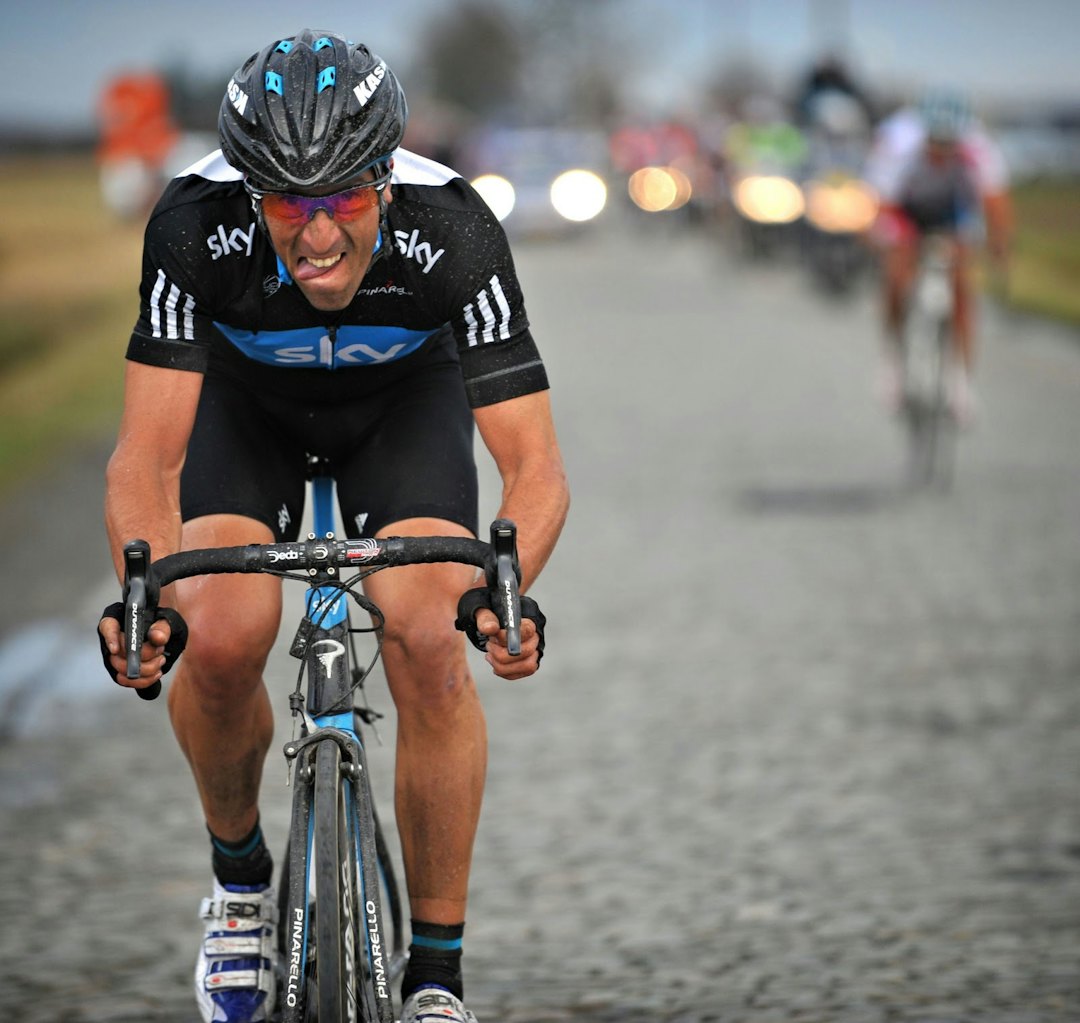 SOLOSEIER: Juan Antonio Flecha støter seg avgårde til sin hittil eneste klassikerseier. SOLOSEIER: Juan Antonio Flecha støter seg avgårde til sin hittil eneste klassikerseier.