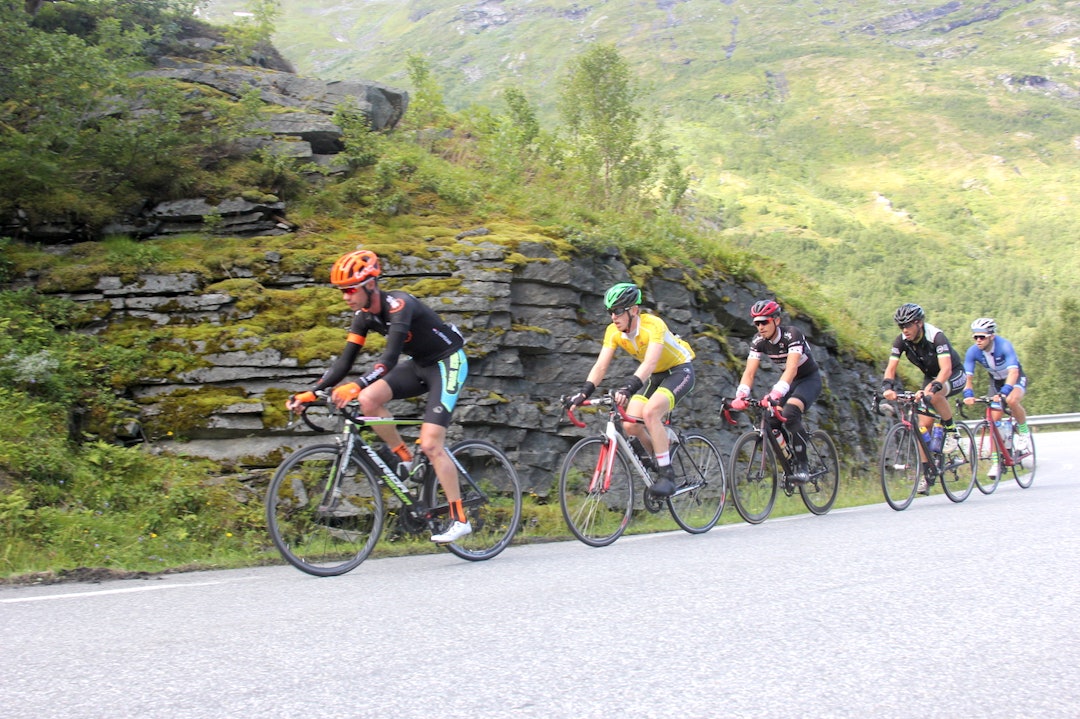 HØYDEPUNKTENE var solgløttene som dukket opp innimellom, slik som på klatringen opp fra Geiranger mot Dalsnibba. Foto: Ingeborg Schev Jernst Templaar - Bob van den Hengel - Lars Weinholdt - Thom Rutten - Knut Skovereng 1400x933