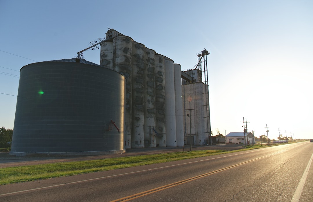 Sikkert interessant for bøndene der hjemme. Dog sykt mange kornsiloer i Kansas Sikkert interessant for bøndene der hjemme. Dog sykt mange kornsiloer i Kansas