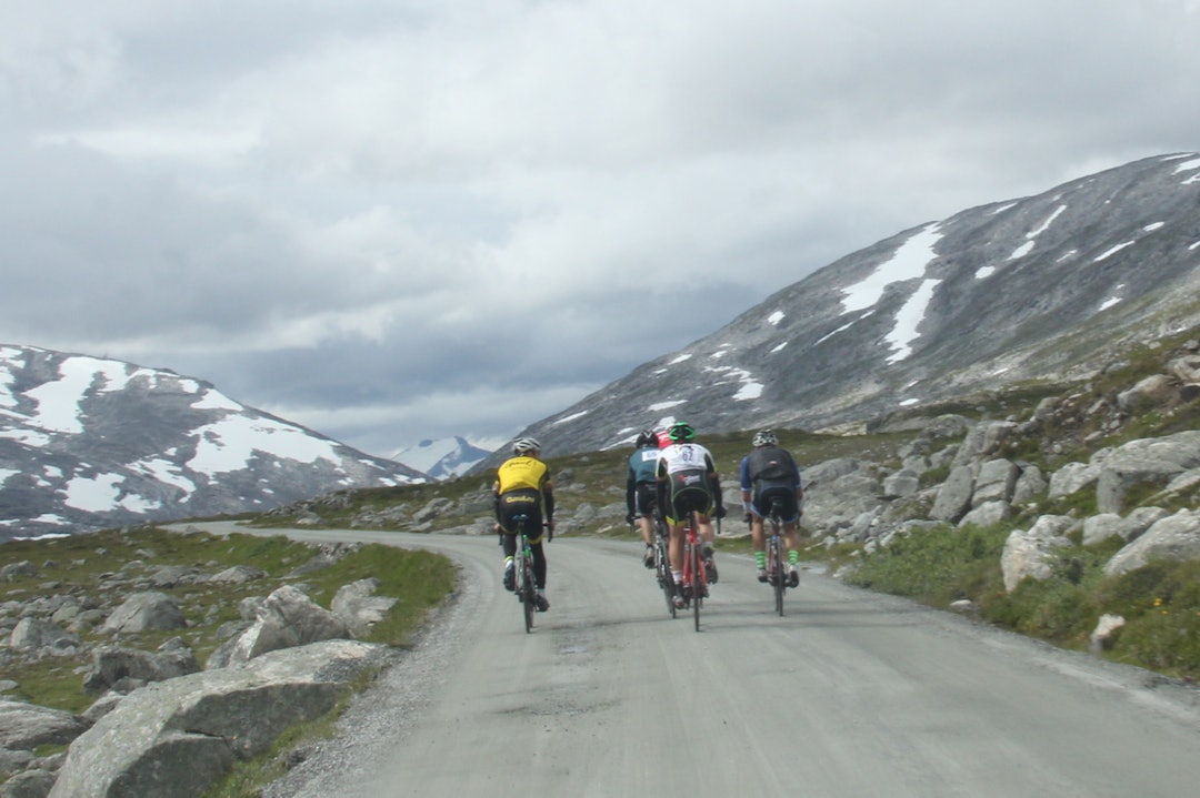 KAPPLØP: De fleste greide timing-linja på Strynefjellet før uværet veltet inn over Vestlandet. Foto: Ingeborg Scheve Strynefjellsveien - Scheve 1400x933