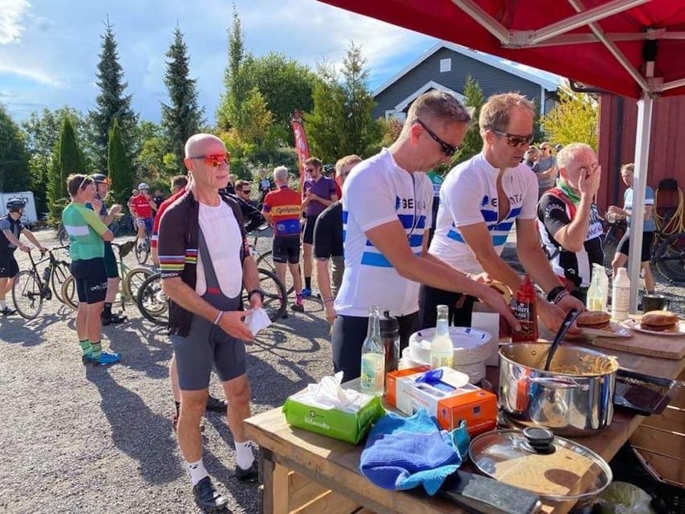 BURGERFEST: Både stemning og apetitt på topp etter fullført grustur på første utgave av Høstfesten i Follo. Foto: Erik Ramstad Høstfesten i Follo 2020