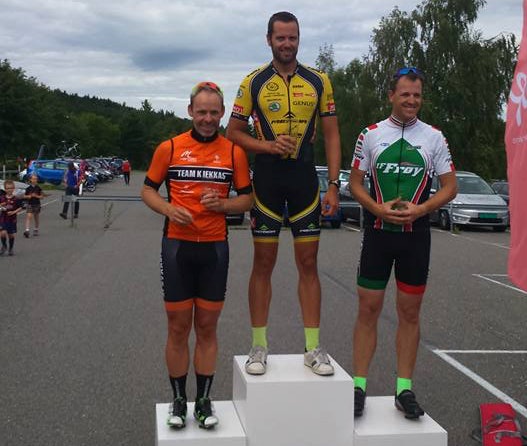 Per Christian Eidevik, Bjørnar Volden og Dagfinn Bang-Johansen utgjorde pallen i M35-39 på Øyeren Rundt 2015. Foto: Privat Eidevik - Volden - Dagfinn Bang-Johansen Øyeren Rundt 2015 M35-39 Privat