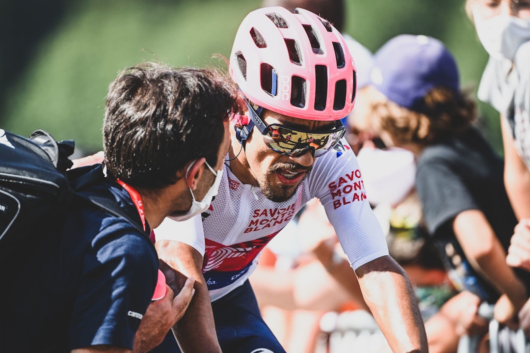 KJØRT: Dani Martinez satt sammen med Carapaz, og tapte 28 sekunder. Foto: Cor Vos. dani martinez