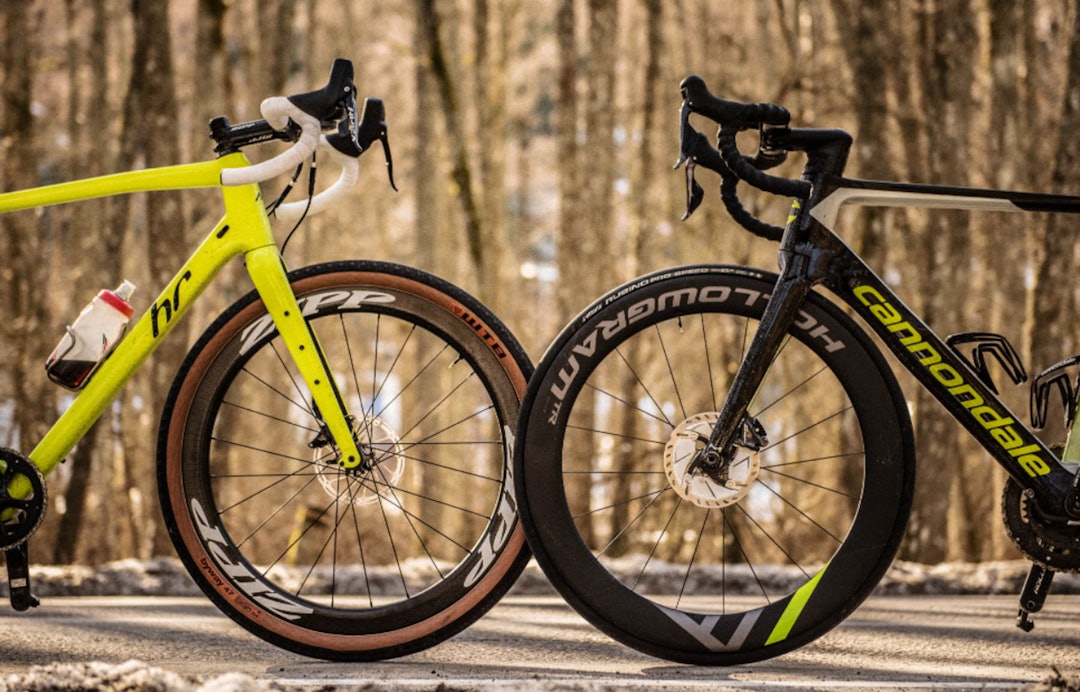 TESTING-TESTING: Kan en sykkel til grus holde følge med en hypermoderne aeroracer? Foto: Henrik Alpers. TESTING-TESTING: Kan en sykkel til grus holde følge med en hypermoderne aeroracer? Foto: Henrik Alpers.