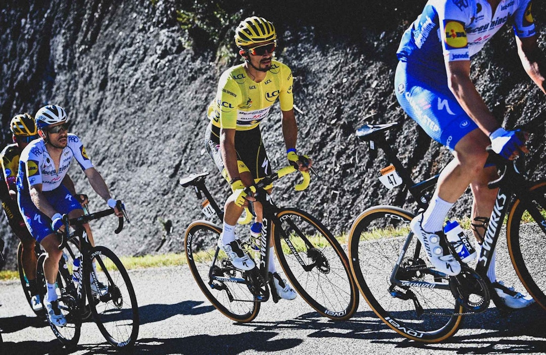 GUL TRØYE: Julian Alaphilippe fortsetter i gul trøye. Foto: Cor Vos. primoz-roglic-1