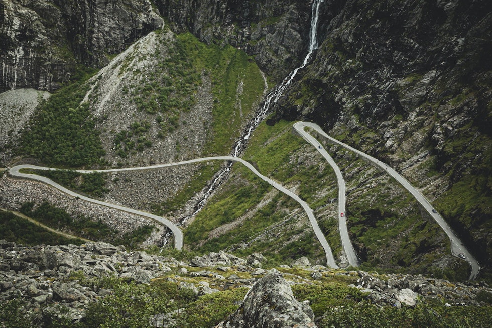 BRATT: Trollstigen har 11 serpentinsvinger og 8.2 prosent stigning mellom startpunktet i bunnen av bakken og utsiktspunktet. Foto: Kent Erik Harridsleff Everesting Trollstigen