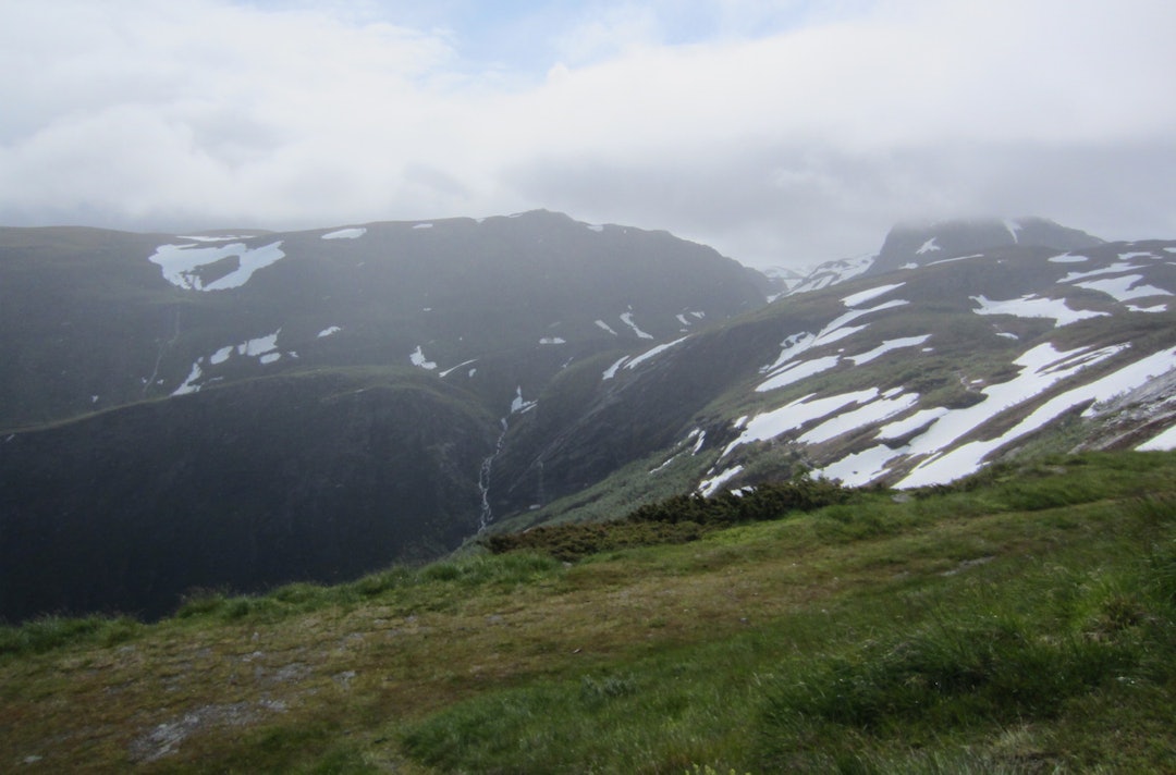 På vei ned Vikafjellet. Foto: Ingeborg Scheve Vikafjell