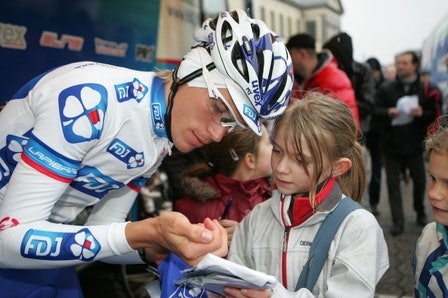 Signert: Yoann Offredo er en af feltets fremste luebærere Signert: Yoann Offredo er en af feltets fremste luebærere