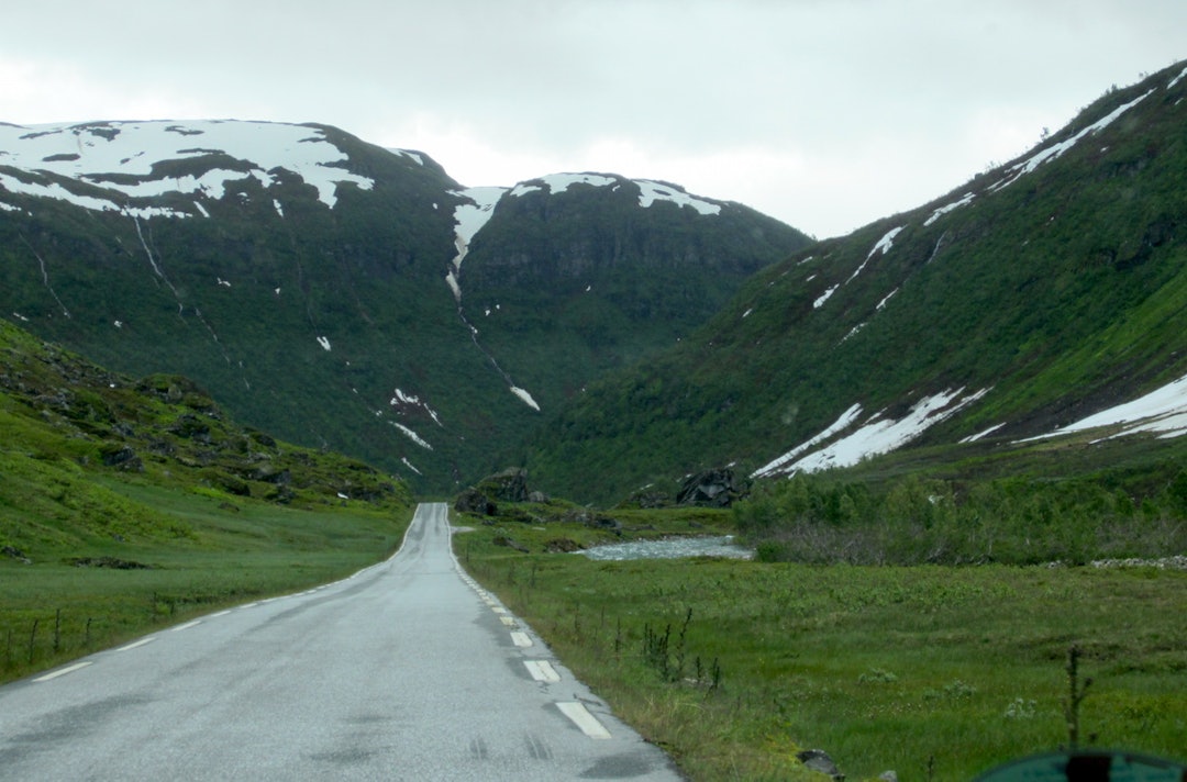 Nedkjøring fra Vikafjellet. Foto: Ingeborg Scheve Vikafjell descent.1400x924
