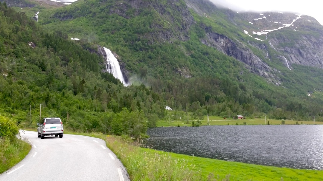 En helt vanlig foss nær Voss. Slike går det 13 av på dusinet her i strøket. Foto: Kent Murdoch Granvinvann Kent Murdoch 1400
