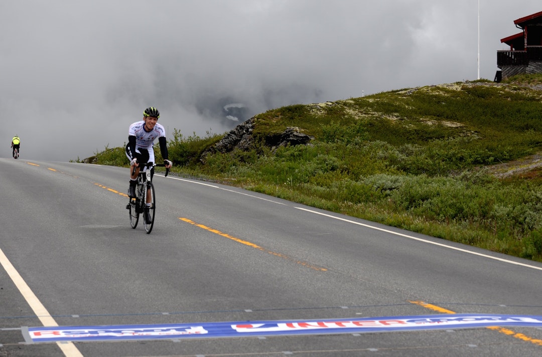 MELKESYRE: Nesten 3 mil motbakke kjentes godt i skrotten for de fleste etter drøyt 200km i går. Foto: Kent Murdoch Timing line 1 1400x924